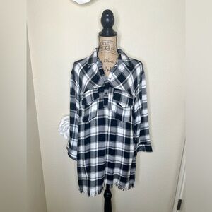 NTM: Umgee Black & White Plaid Tunic with Long Sleeves & Raw Hemline Sz Small